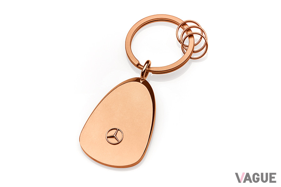 スリーポインテッドスターが控えめにあしらわれている