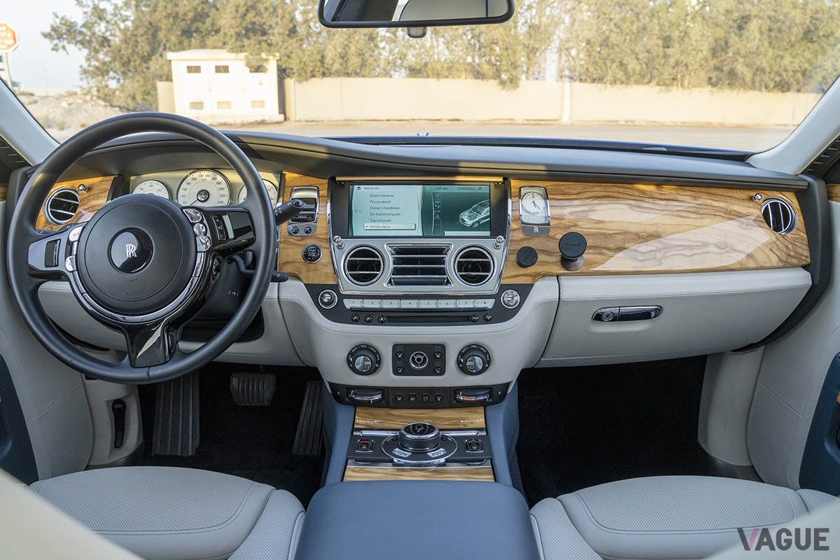 マラドーナがドライブしたのは、およそ5000kmのロールス・ロイス「ゴースト」（C）2021 Courtesy of RM Sotheby's