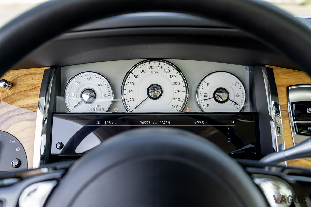 マラドーナがドライブしたのは、およそ5000kmのロールス・ロイス「ゴースト」（C）2021 Courtesy of RM Sotheby's