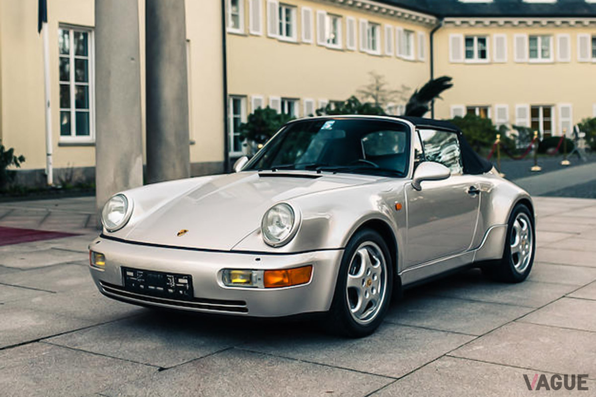 約1900万−2600万円のエスティメートがつけられたポルシェ「911カレラ2 カブリオレ ワークス・ターボ・ルック」（C）Bonhams 2001-2021