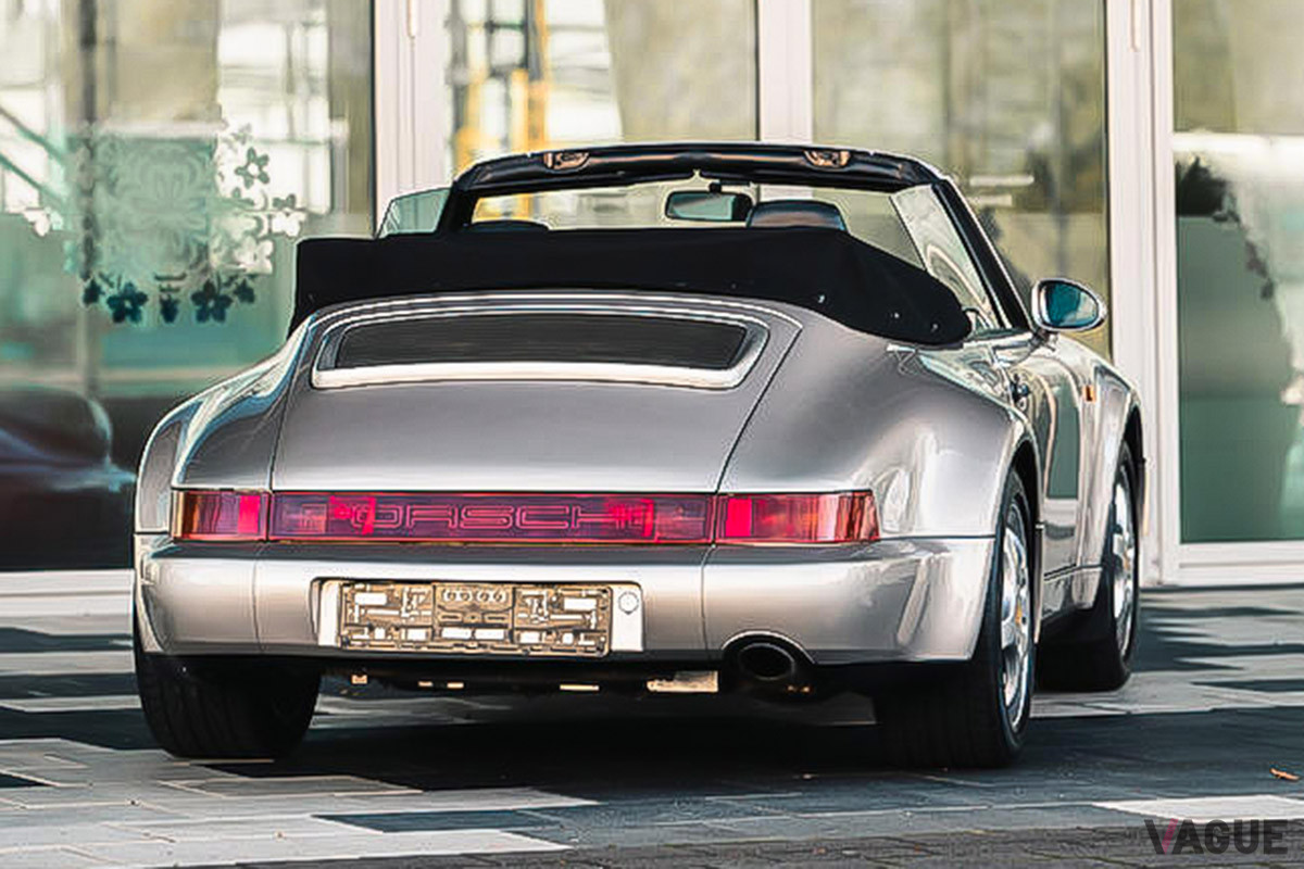 約1900万−2600万円のエスティメートがつけられたポルシェ「911カレラ2 カブリオレ ワークス・ターボ・ルック」（C）Bonhams 2001-2021