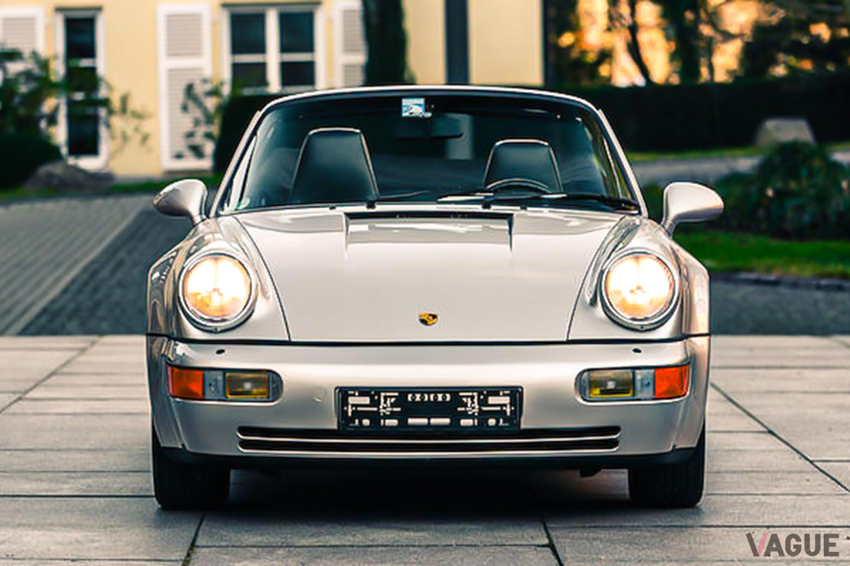 約1900万−2600万円のエスティメートがつけられたポルシェ「911カレラ2 カブリオレ ワークス・ターボ・ルック」（C）Bonhams 2001-2021