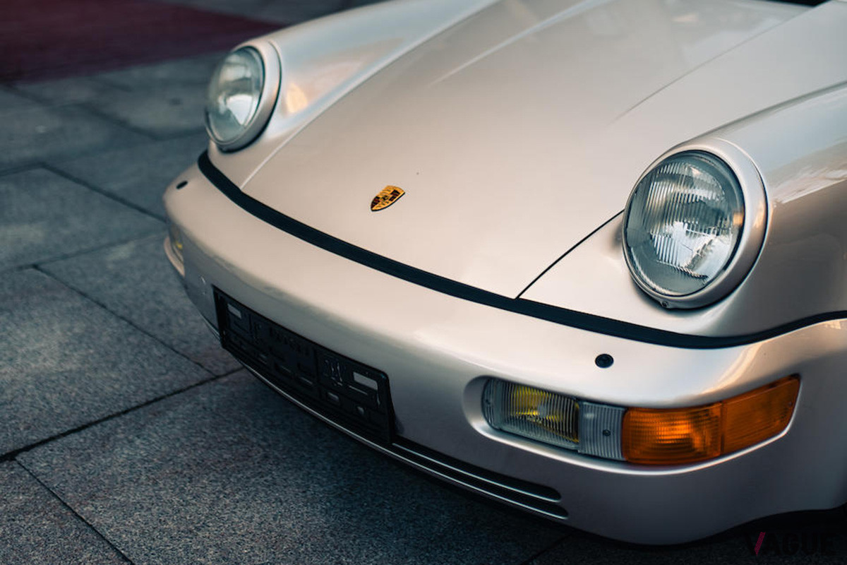 約1900万−2600万円のエスティメートがつけられたポルシェ「911カレラ2 カブリオレ ワークス・ターボ・ルック」（C）Bonhams 2001-2021