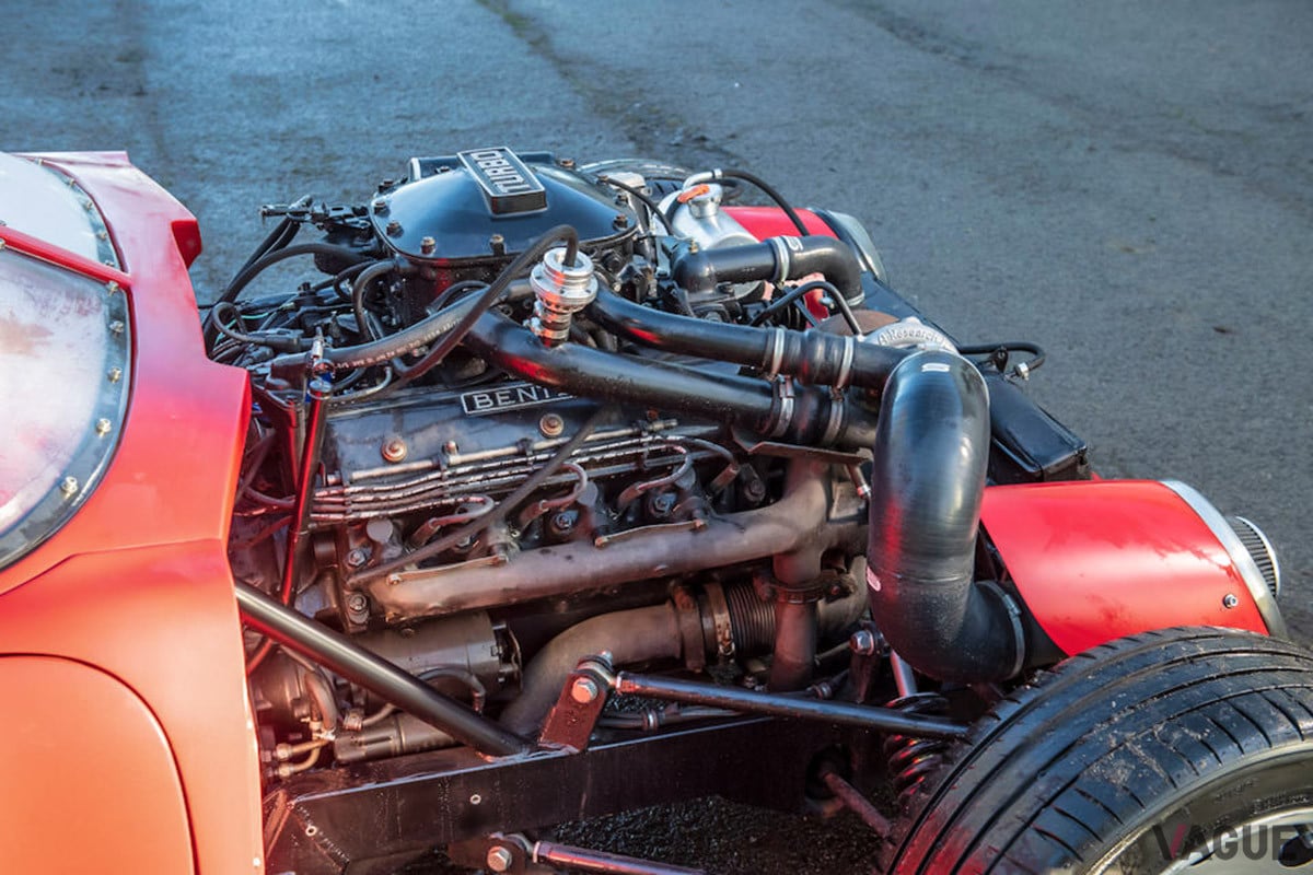 1971年モデルのポルシェ「911T」に、ベントレー「ミュルザンヌ ターボ」で使われていた、V型8気筒6.75リッターエンジンをフロントに搭載（C）Bonhams 2001-2021
