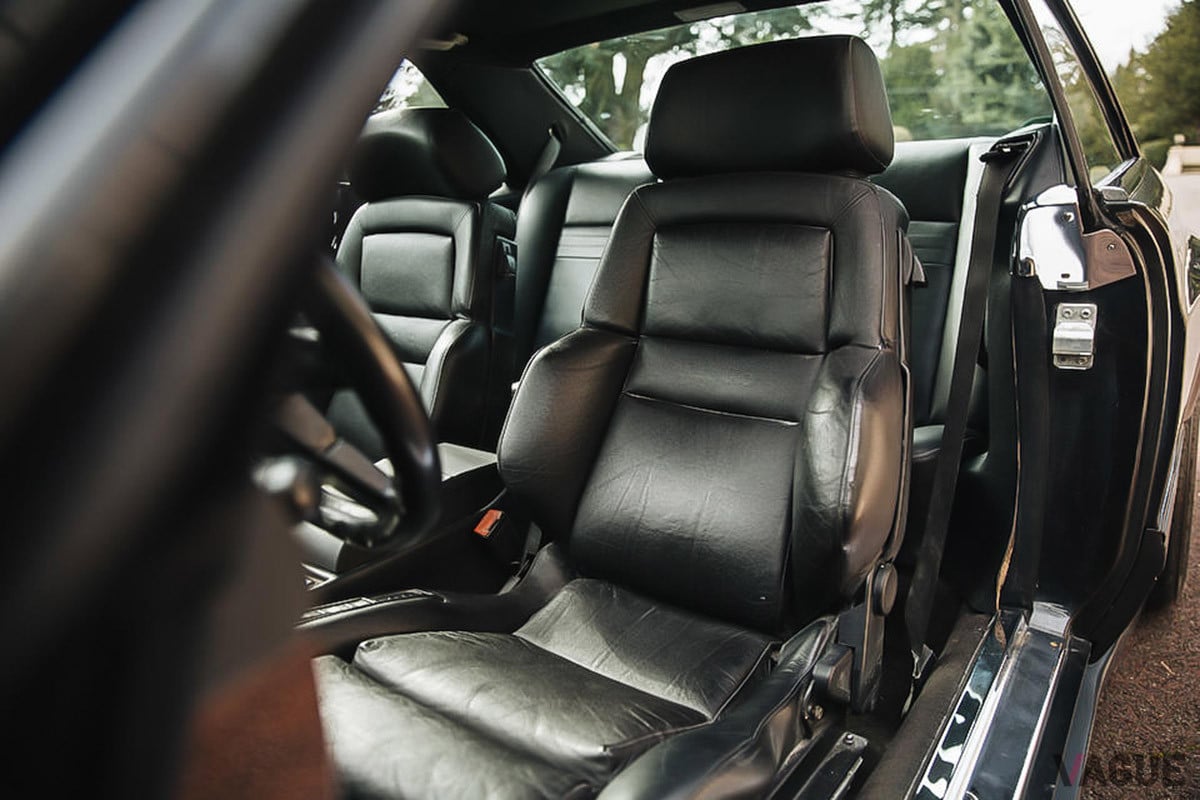 約2100万円−2700万円の予想落札価格がつけられているメルセデス・ベンツ「560SEC AMG 6.0 ワイドボディ」（C）Bonhams 2001-2021