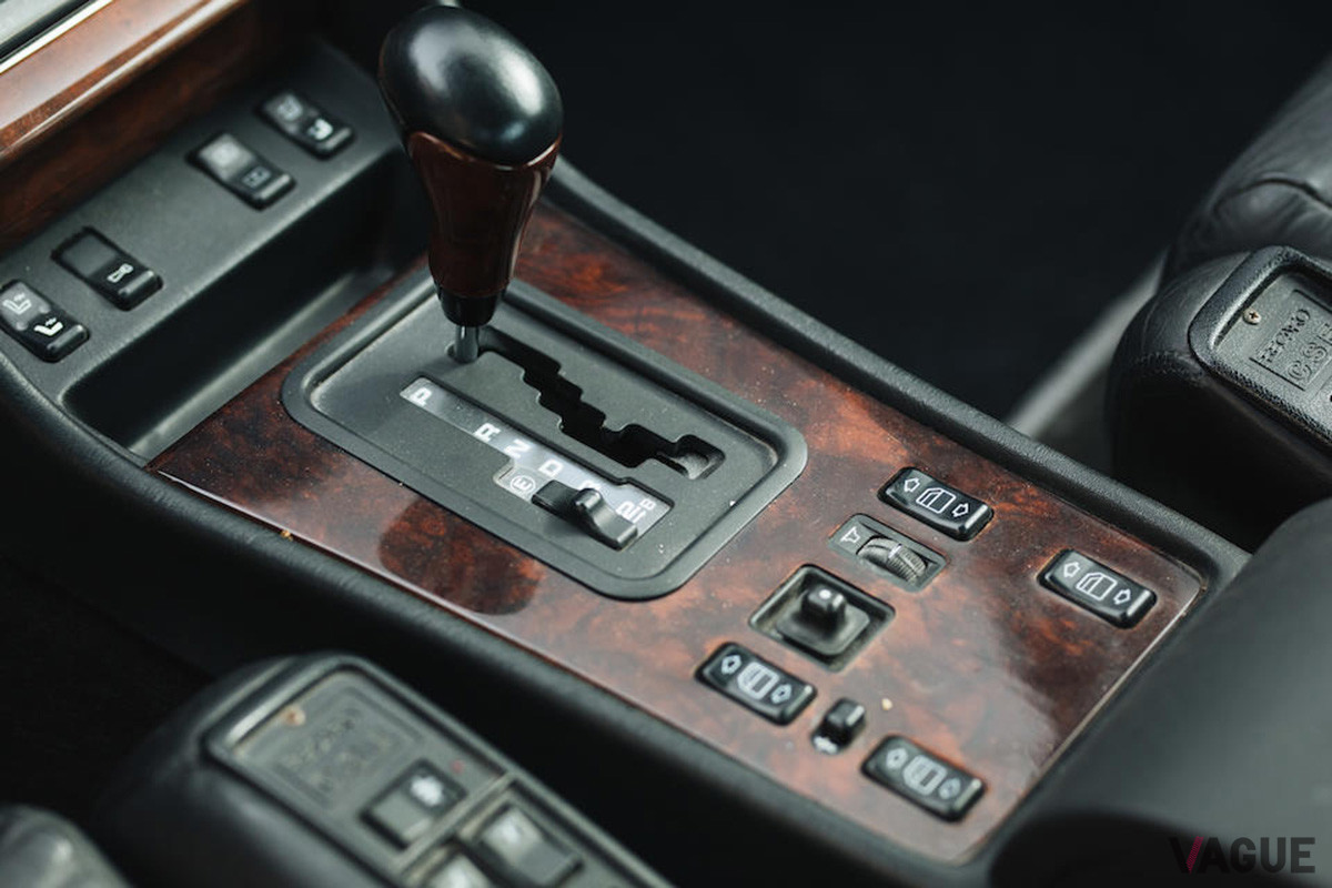 約2100万円−2700万円の予想落札価格がつけられているメルセデス・ベンツ「560SEC AMG 6.0 ワイドボディ」（C）Bonhams 2001-2021