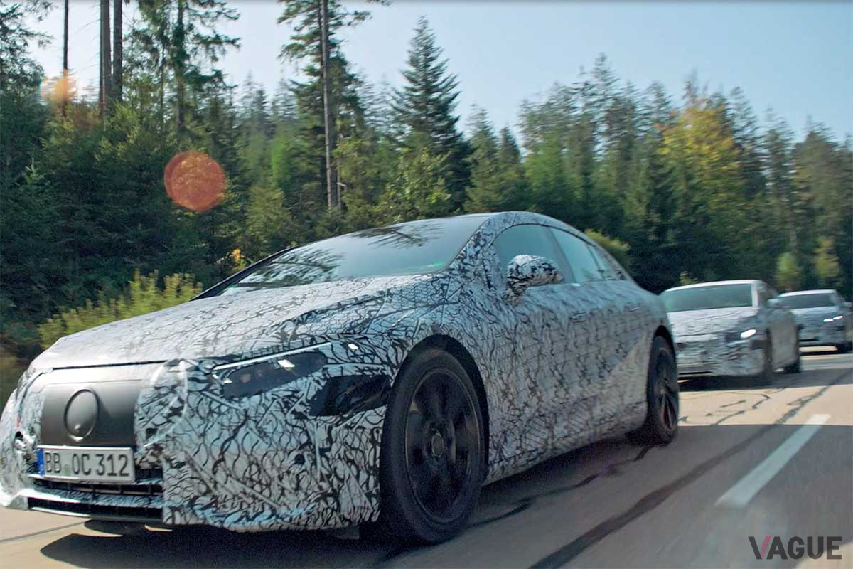 走行テストをおこなうメルセデス・ベンツ新型「EQS」