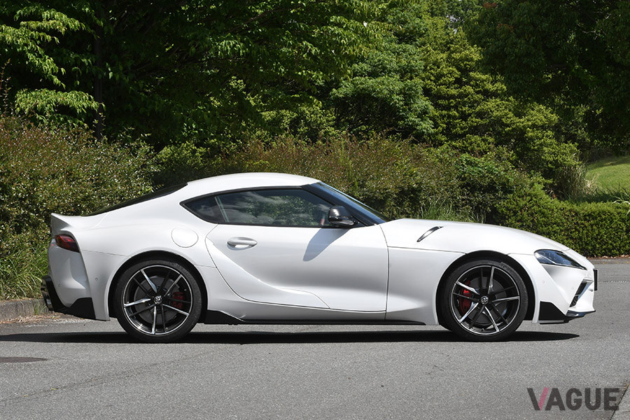 スープラは2シータークーペ