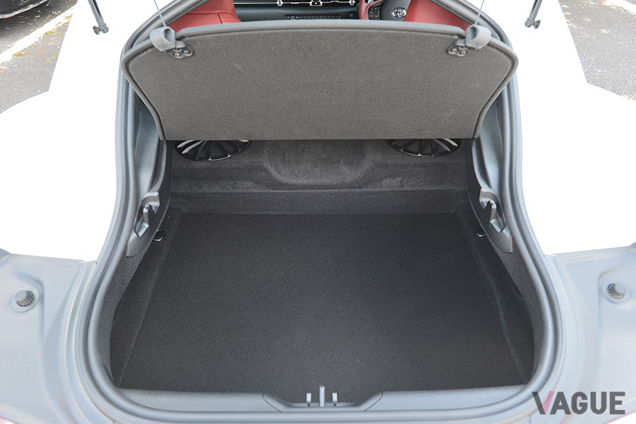 スープラの荷室。290リッター