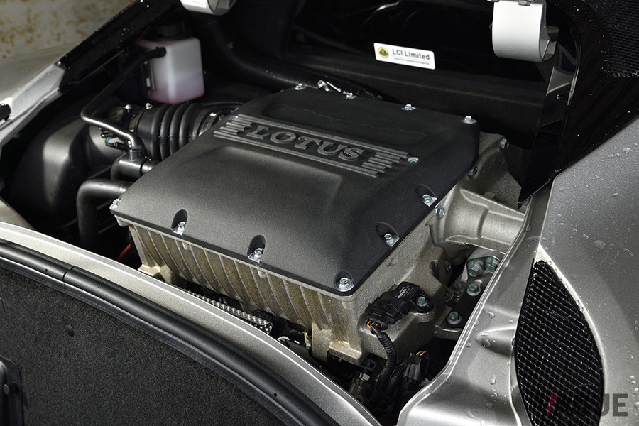 最高出力：416ps／7000rpm、最大トルク：420Nm／3500rpmのV6スーパーチャージャー