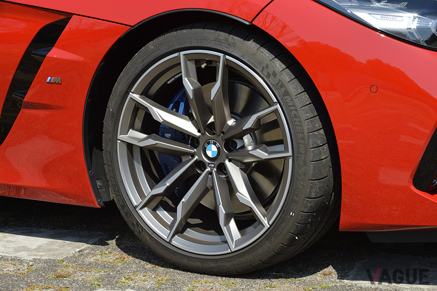 Z4 M40iのタイヤもタイヤは前255／35R19、後275／35R19サイズのミシュラン・パイロットスーパースポーツ