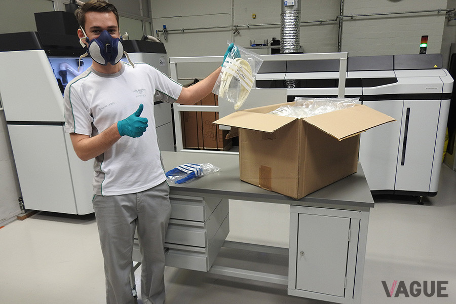 クルー工場にある3Dプリンター設備を活用して製造されたフェイスシールド