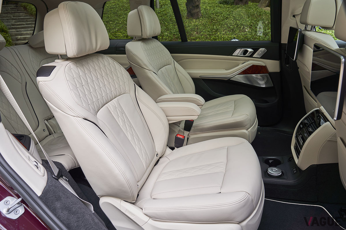 アルピナ「XB7」のフロントシート