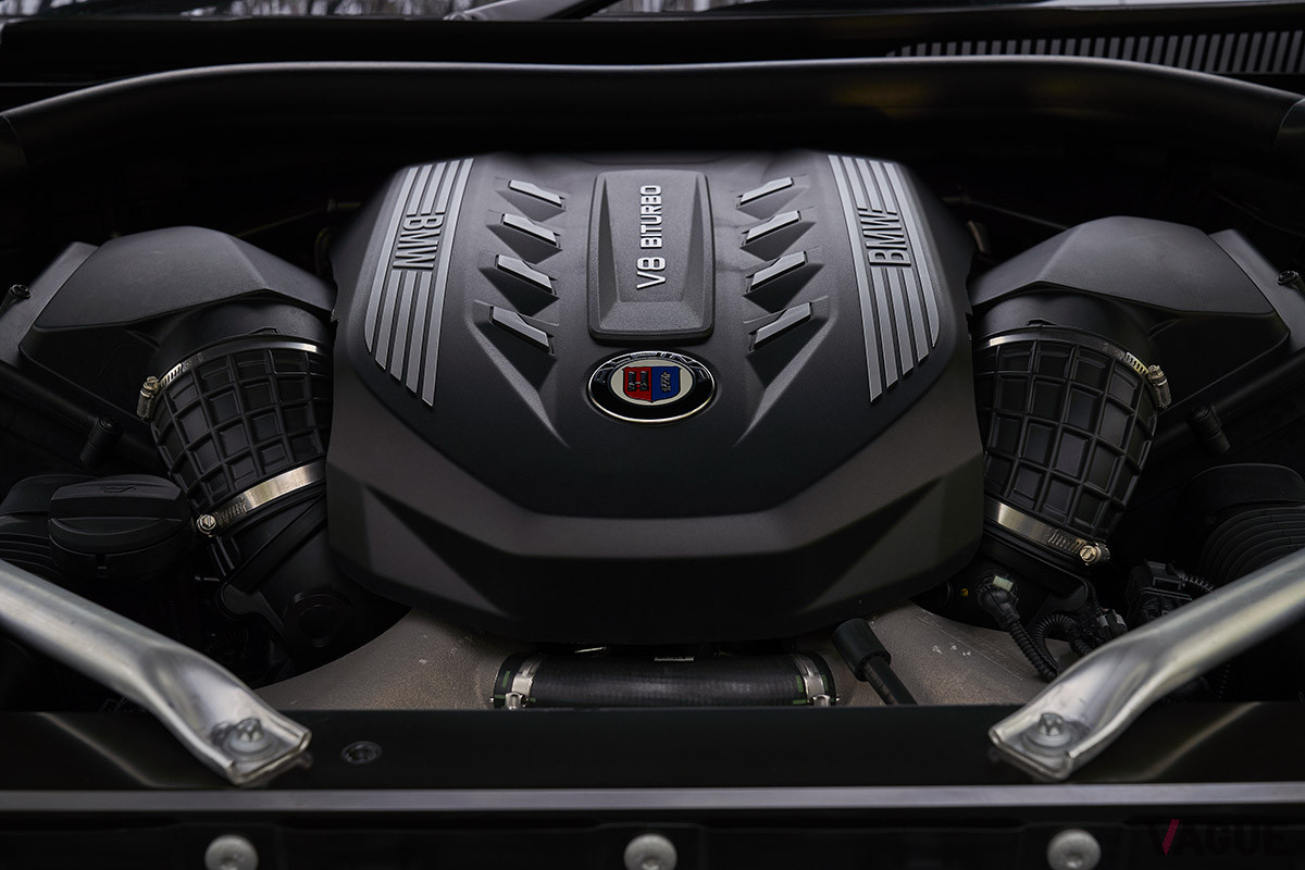 4.4リッターV型8気筒ビ・ターボの最高出力と最大トルクは各々621ps、800Nm