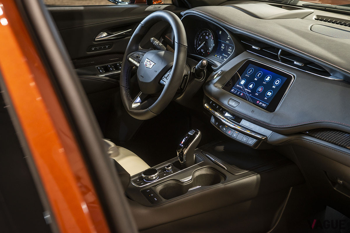 キャディラック「XT4」は、左ハンドルのみとなる