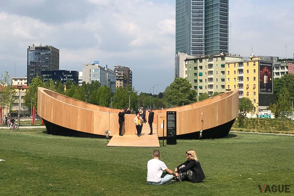 マリオ・クチネッラのプロジェクトによるインスタレーションは、ノアの箱舟のように見えなくもない