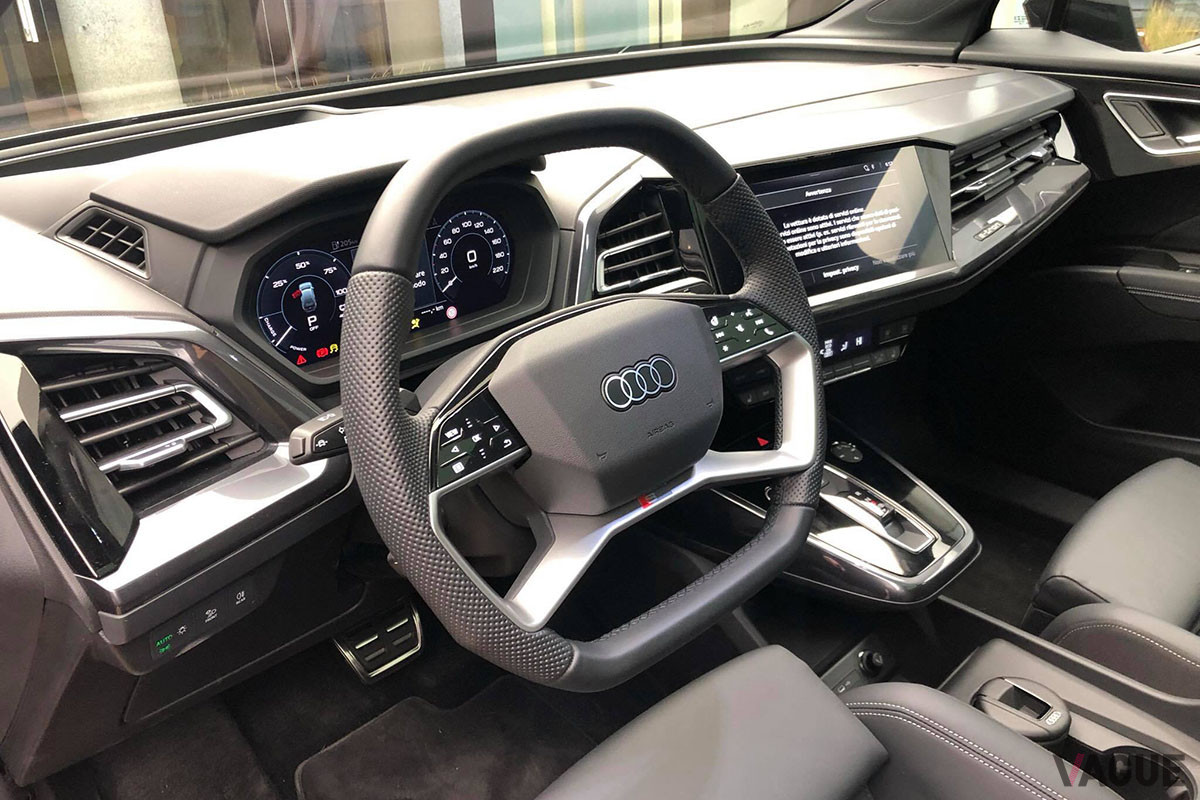 アウディ「Q4 50 e−tron クワトロ」のインテリアを見せてもらった