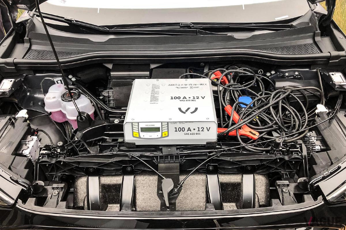 当然エンジンは搭載されていない