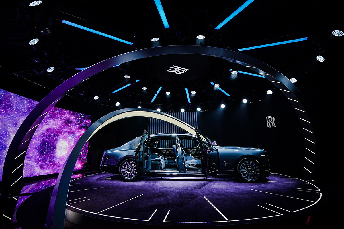 「スペースカプセル」の中に展示された「ファントム ファントム テンパス コレクション」