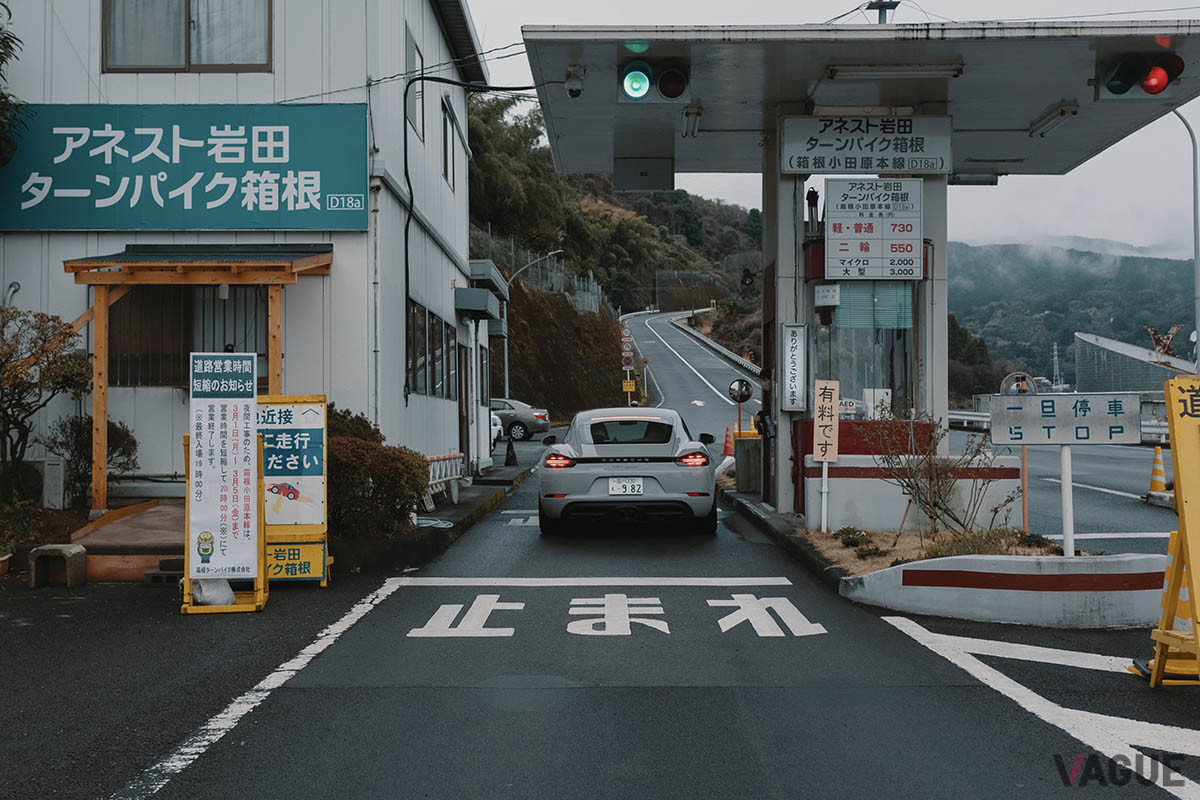 小田原からターンパイクに入ると、まずはストレートの登り坂。クルマにパワーが求められる