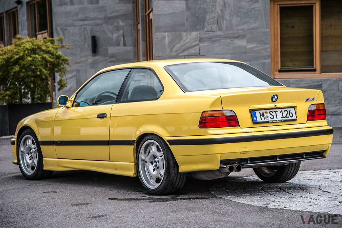 E36型 M3。2ドアモデル以外にも写真の4ドアセダンもラインナップされていた。また本国ではカブリオレモデルも販売されていた（C）BMW AG