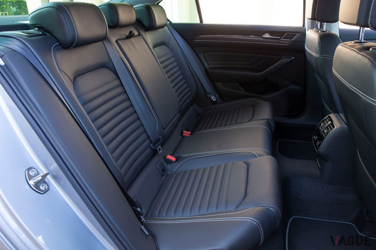 VW改良新型「パサート」のリアシート