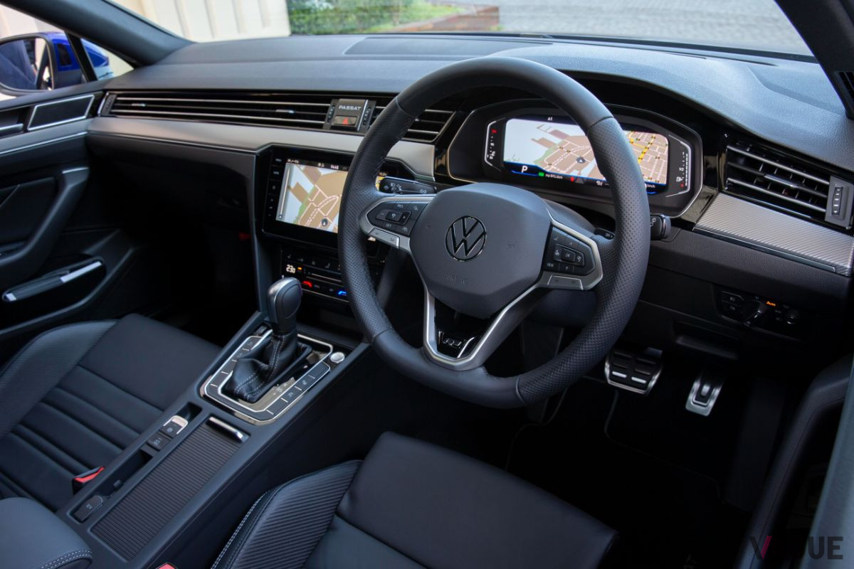 VW改良新型「パサートヴァリアント」のインパネ