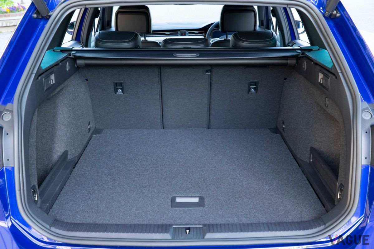 VW改良新型「パサートヴァリアント」の荷室