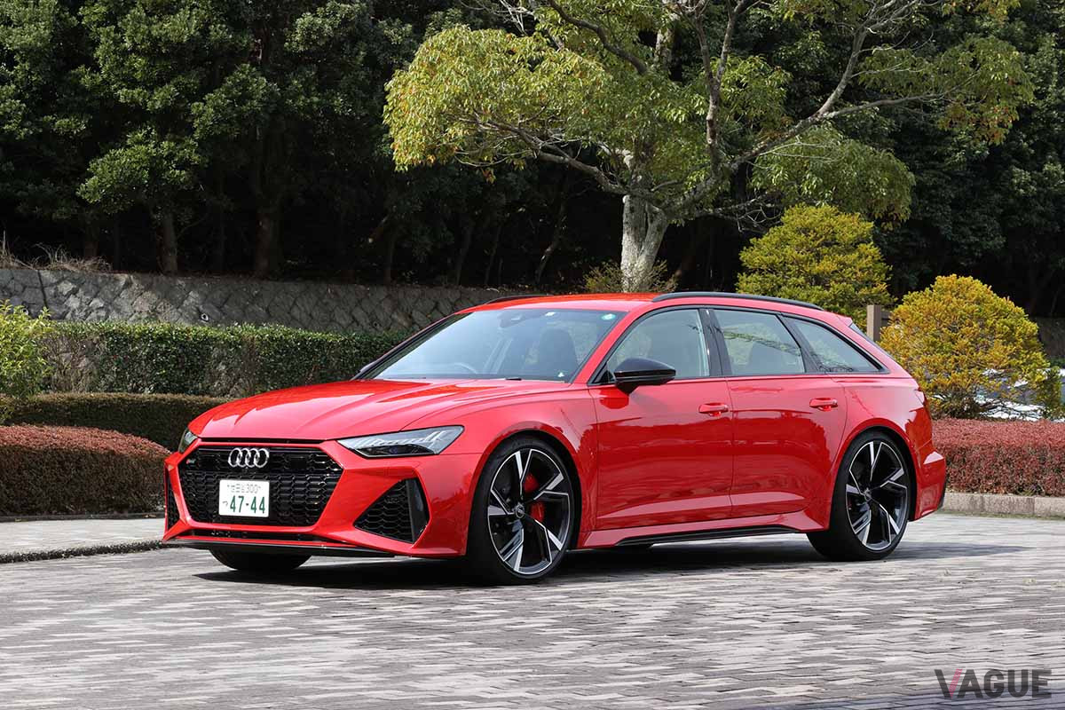 アウディ改良新型「RS6アバント」。試乗車はオプションのカーボン／グロスブラックスタイリングパッケージ（68万円）を装着