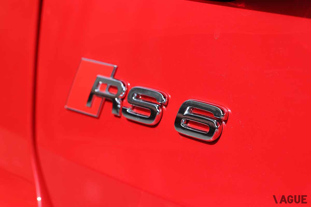 アウディ改良新型「RS6アバント」のエンブレム