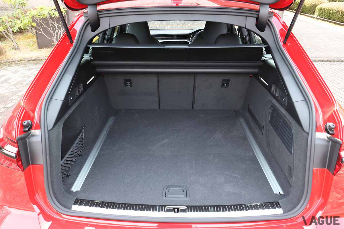 アウディ改良新型「RS6アバント」の荷室容量は565リッターとA6アバントと同等の広さを実現