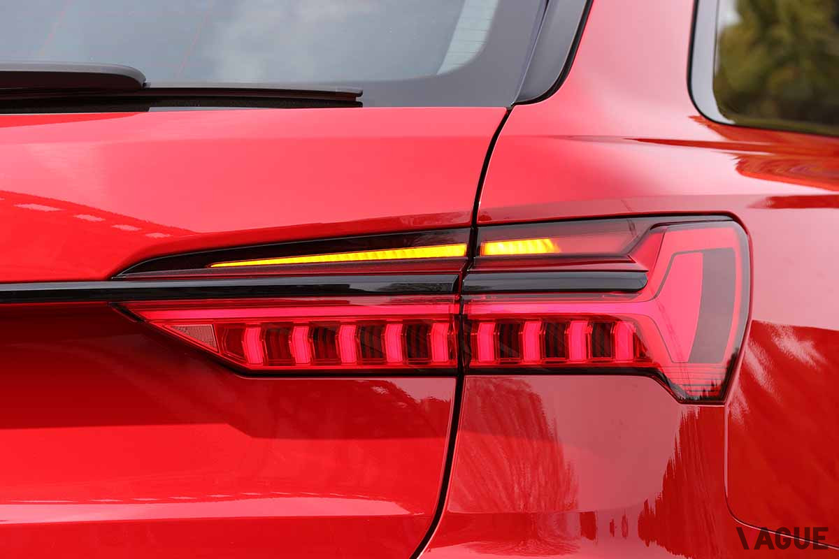 アウディ改良新型「RS6アバント」のLEDテールランプ