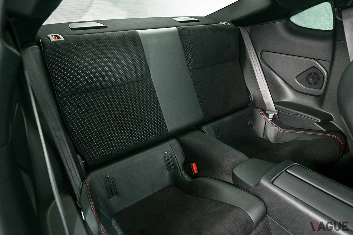 スバル新型「BRZ」の後席