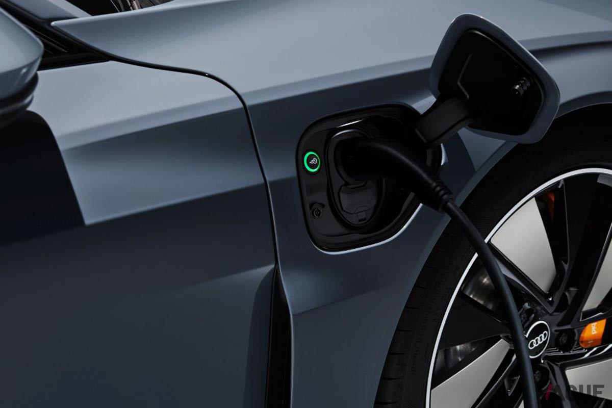 アウディ「RS e-tron GT」の充電リッド
