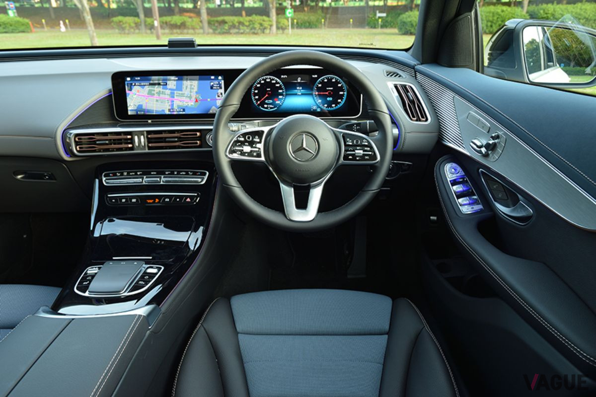 「EQC400 4MATIC」のインパネ