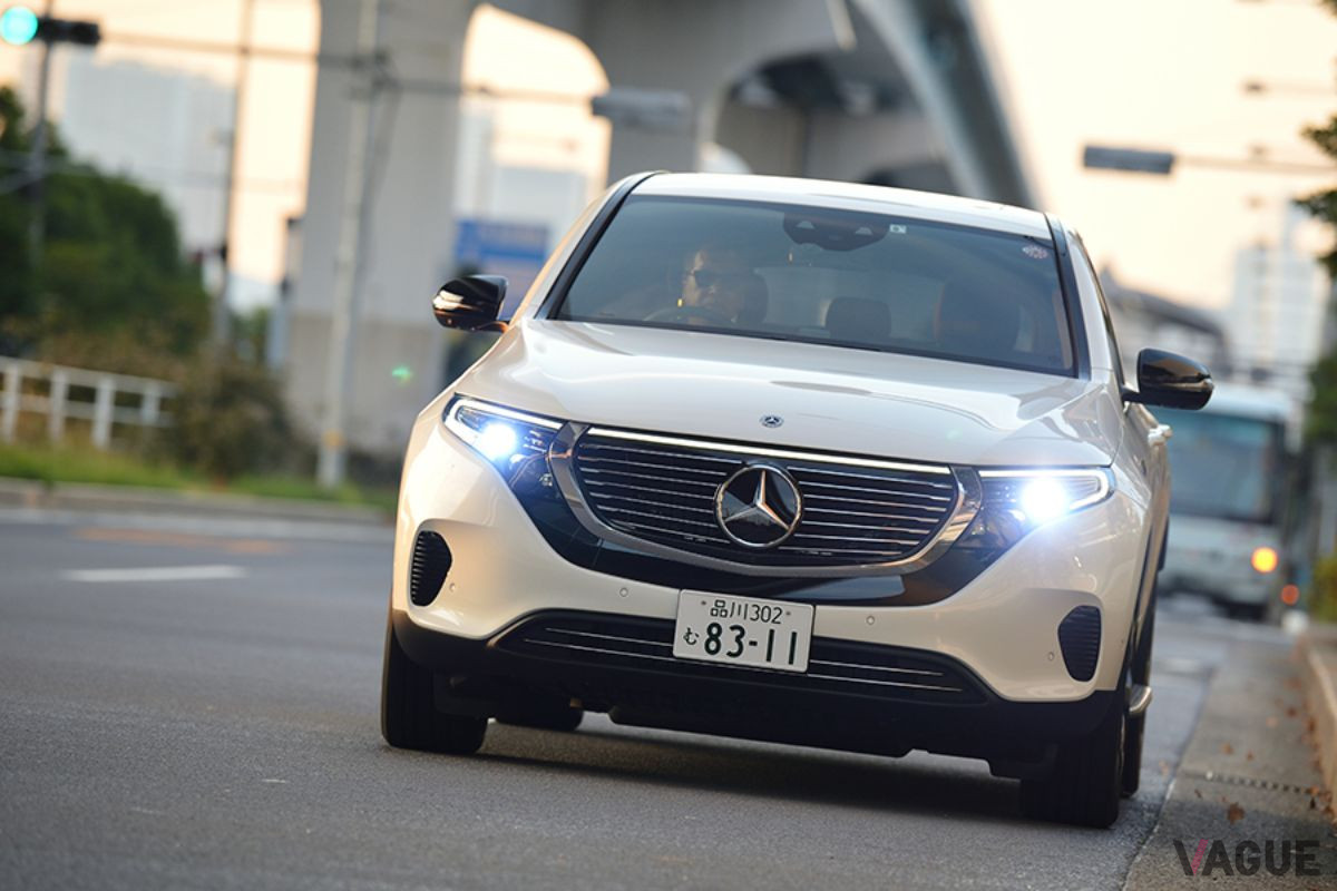 ピュアEVの「EQC400 4MATIC」だから、もちろんCO2排出量は0g／km