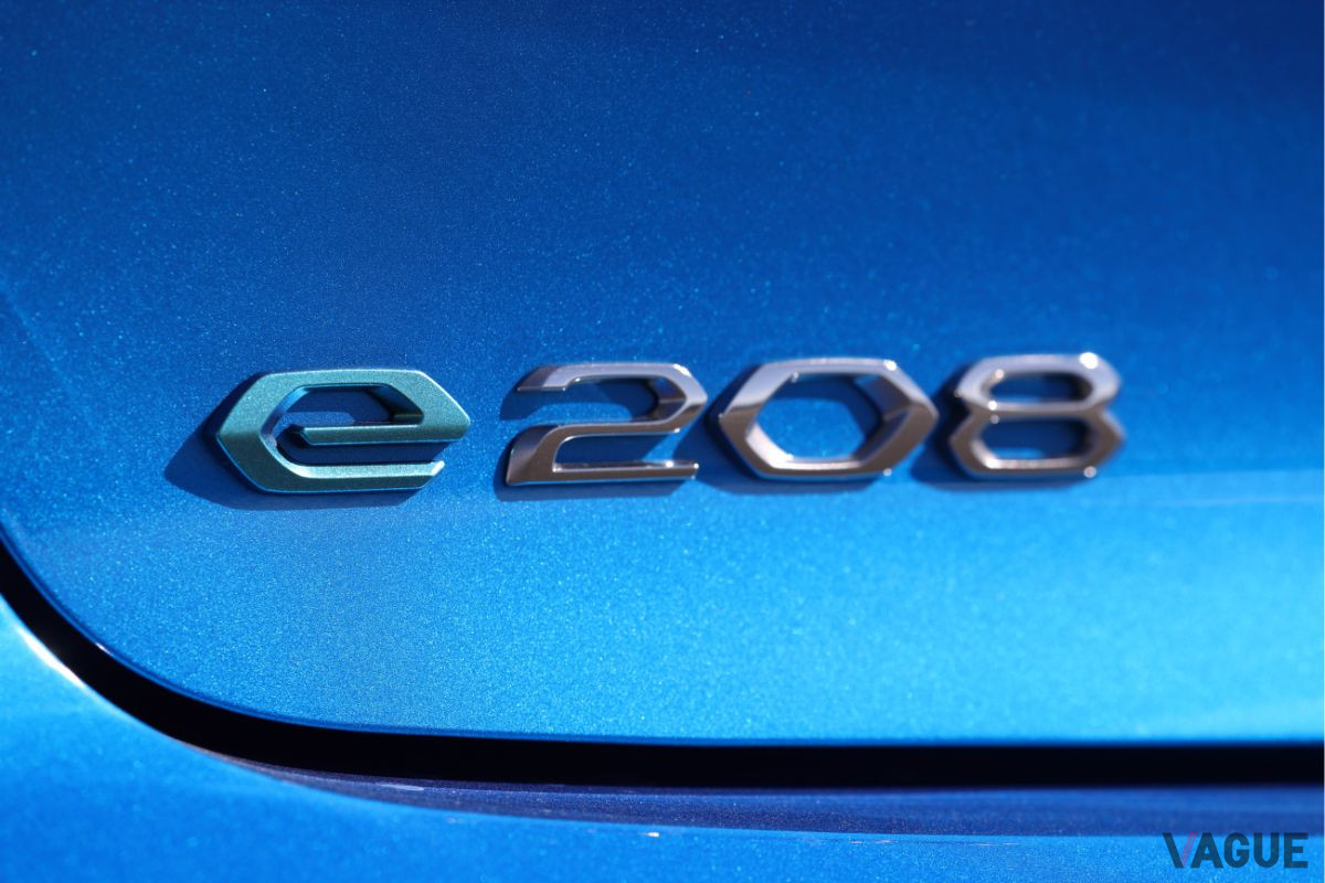 2020年7月にプジョー新型「208」と同時に日本に上陸したEVが「e208」だ