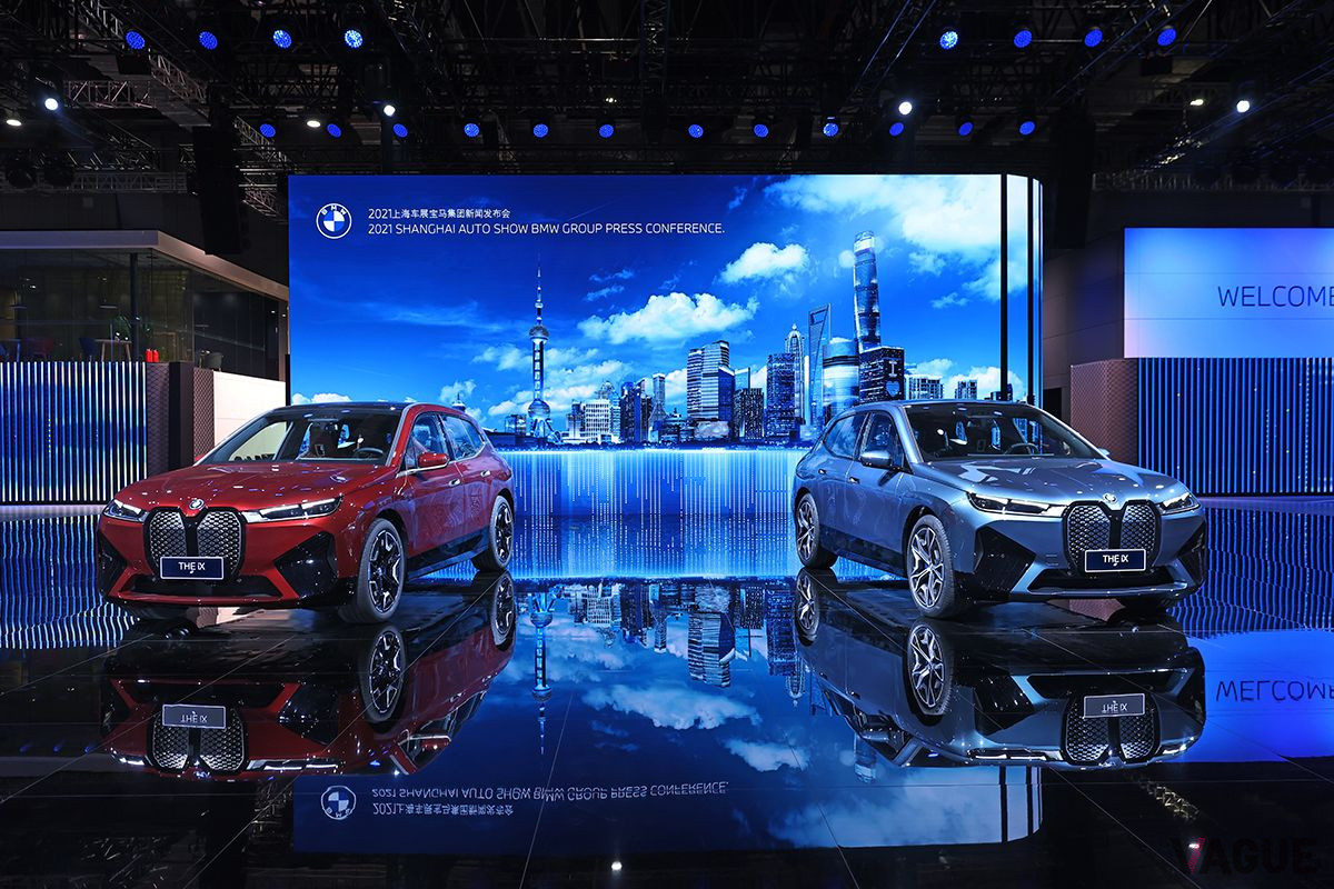 上海モーターショーで世界初公開されたBMW「iX」