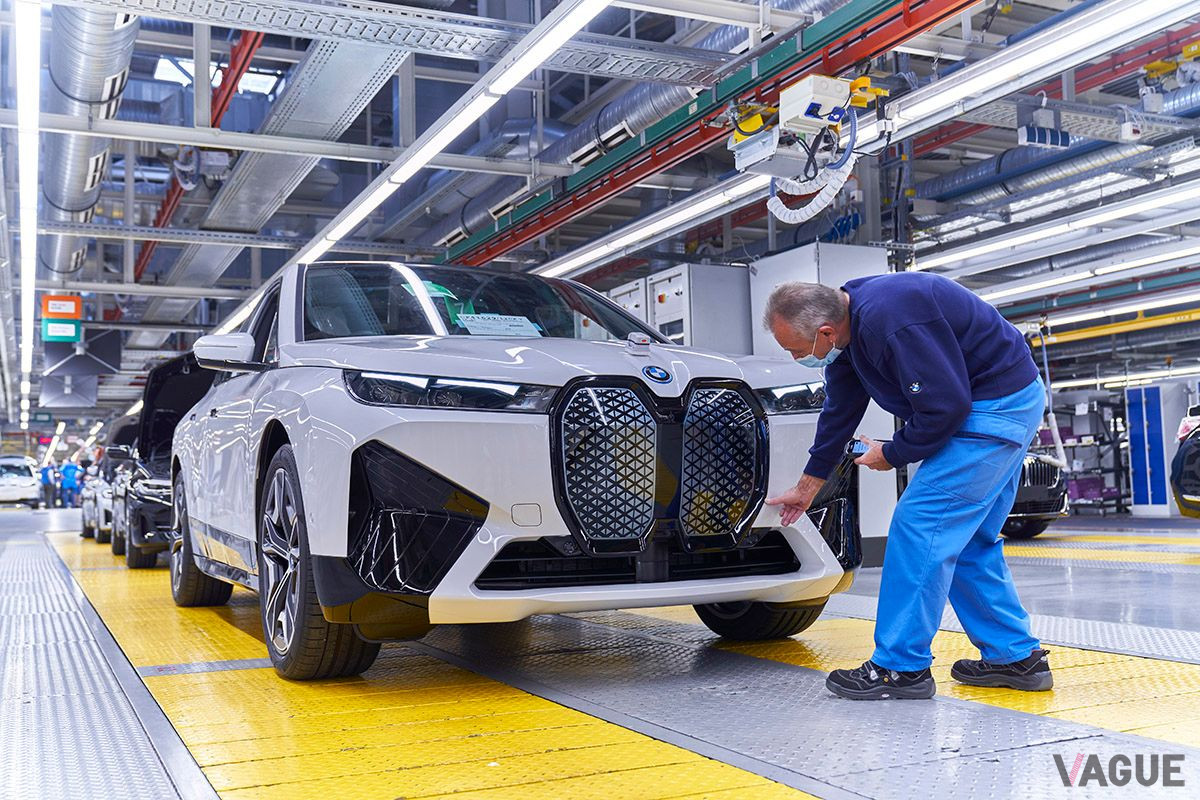 BMW「iX」の生産風景