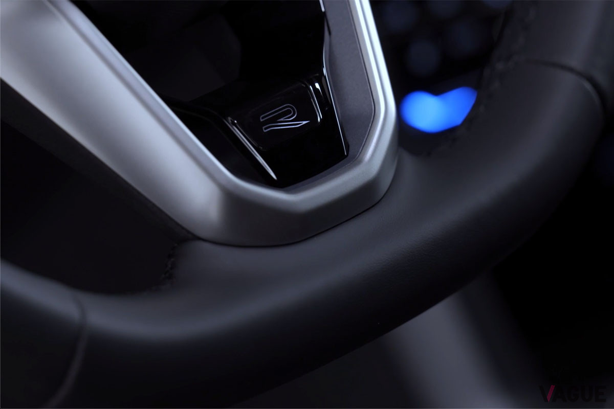 VW改良新型「ポロ」Rラインのエンブレム