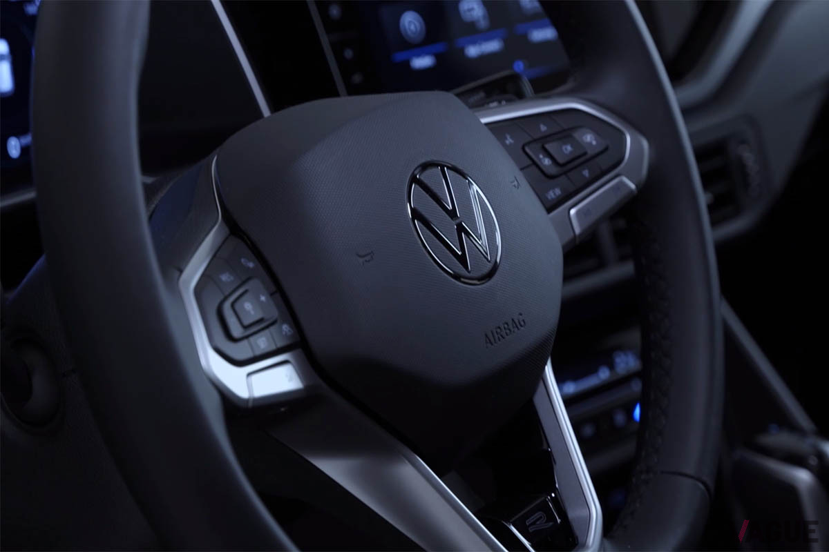 VW改良新型「ポロ」のステアリングホイール