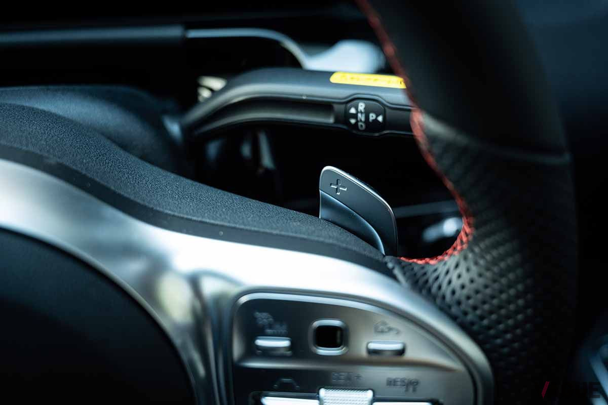 メルセデス・ベンツ新型「EQA」の回生ブレーキパドル