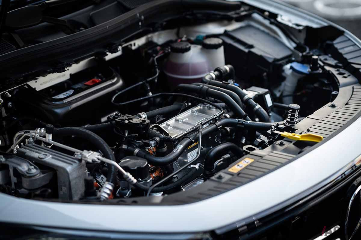 メルセデス・ベンツ新型「EQA」のボンネット下