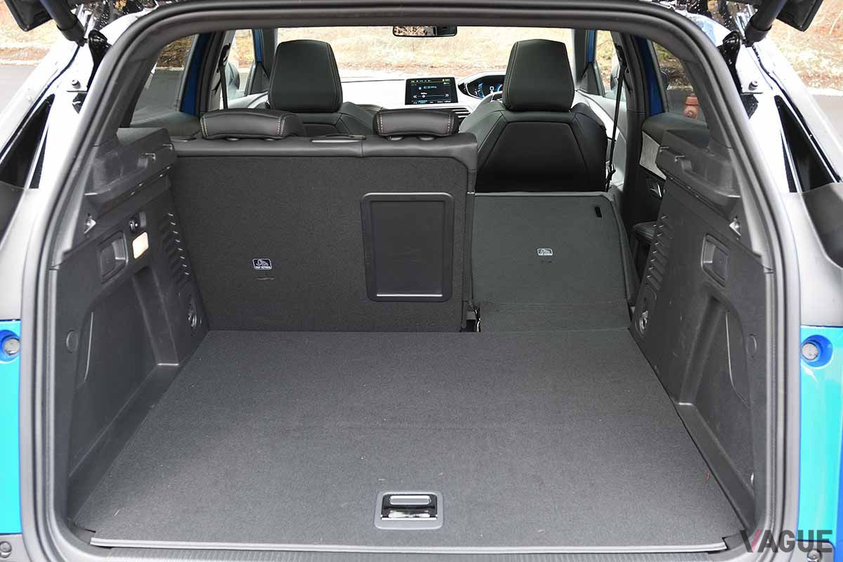 プジョー「3008GT ハイブリッド4」の荷室