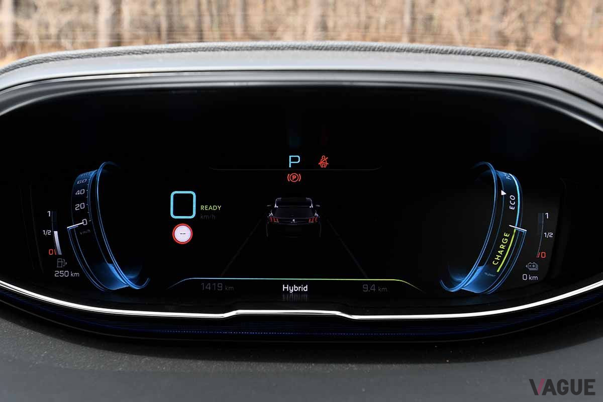プジョー「3008GT ハイブリッド4」のi-コックピット