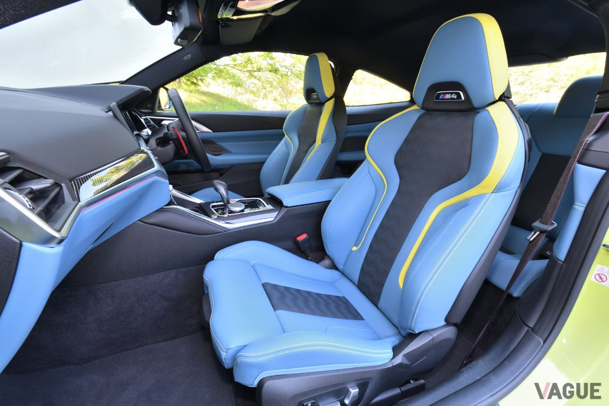 BMW「M4クーペ コンペティション」のフロントシート。試乗車はオプションのアクティブ・ベンチレーションシート（11万7000円）