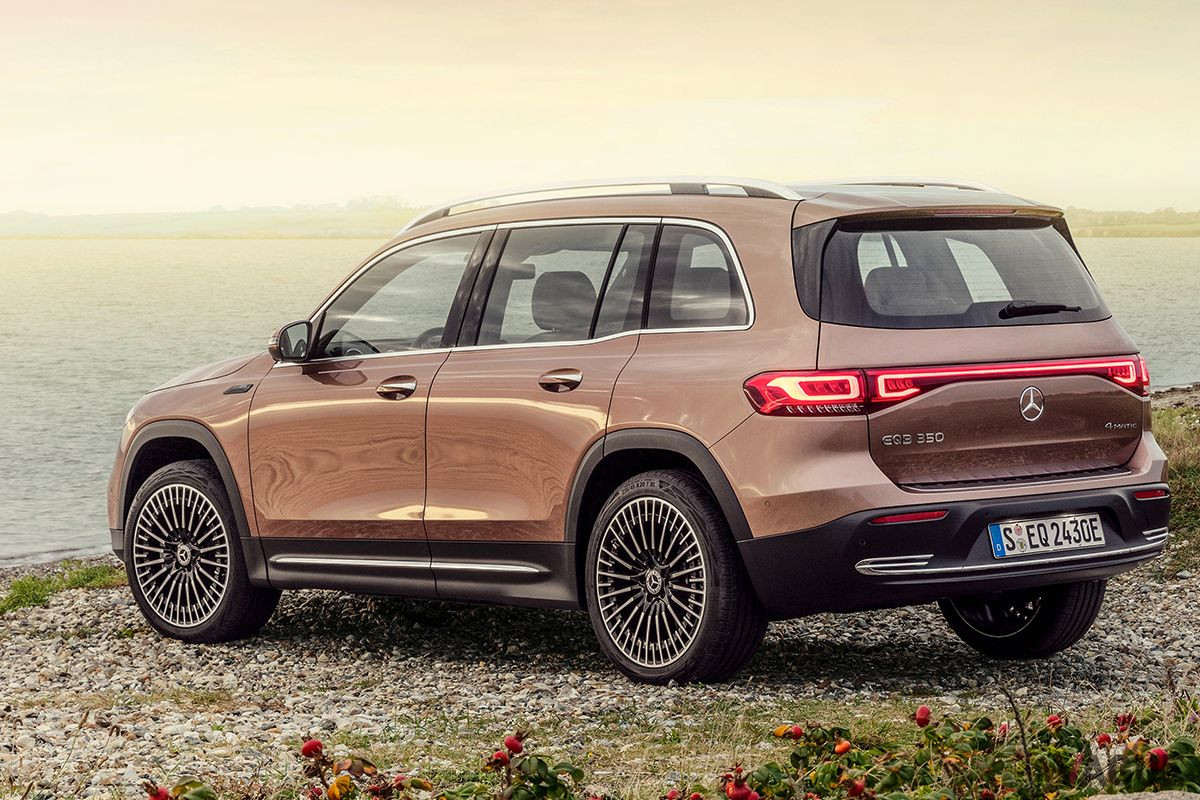 上海モーターショー2021で世界初公開されたメルセデス・ベンツの3列7シーター電動コンパクトSUV「EQB」