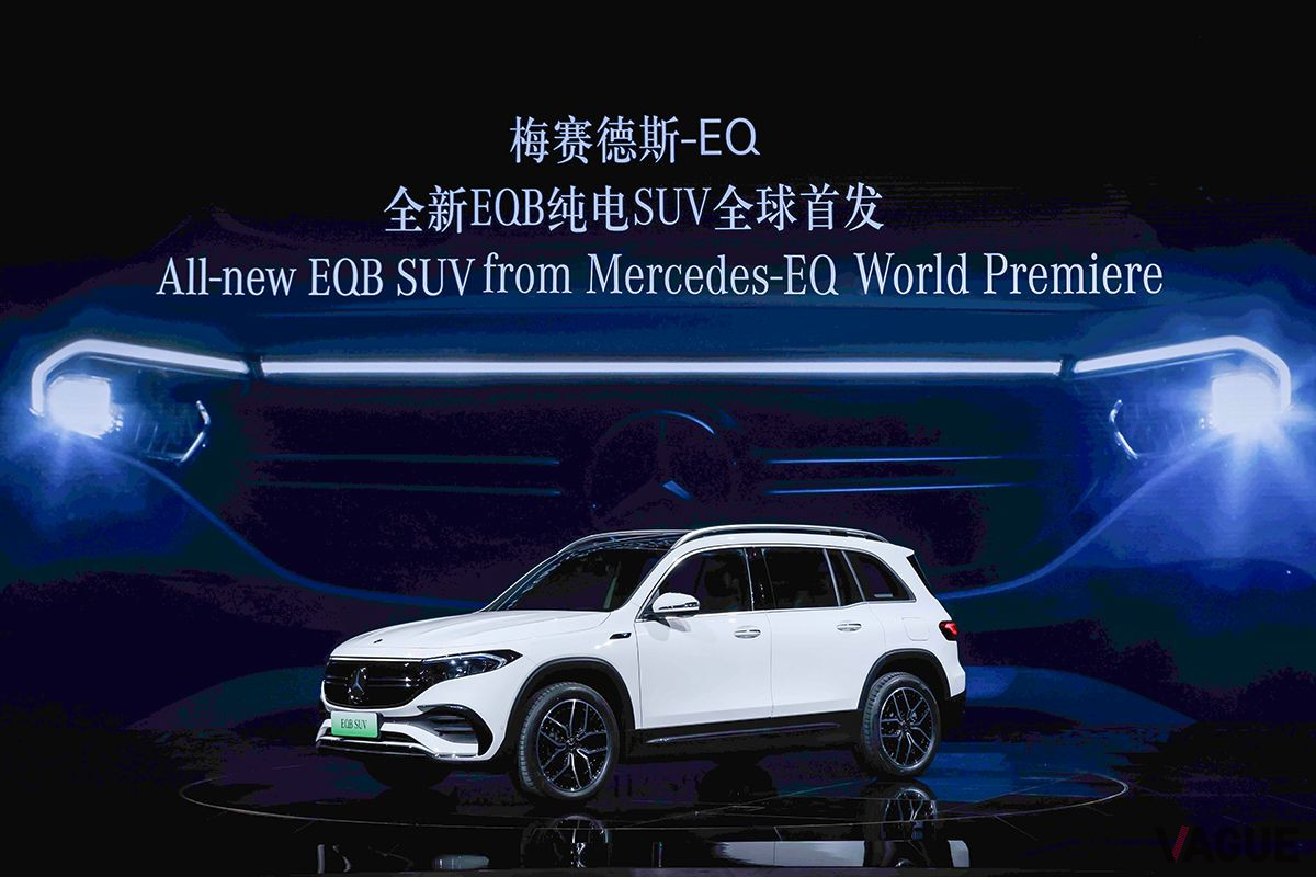 上海モーターショー2021で世界初公開されたメルセデス・ベンツの3列7シーター電動コンパクトSUV「EQB」