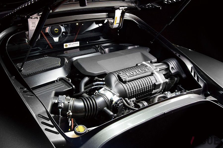 最高出力350ps、最大トルク400Nmを発揮するV型6気筒スーパーチャージドエンジン
