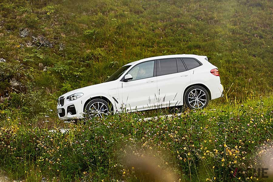 BMW X3初のPHVモデル「xDrive30e」の外観